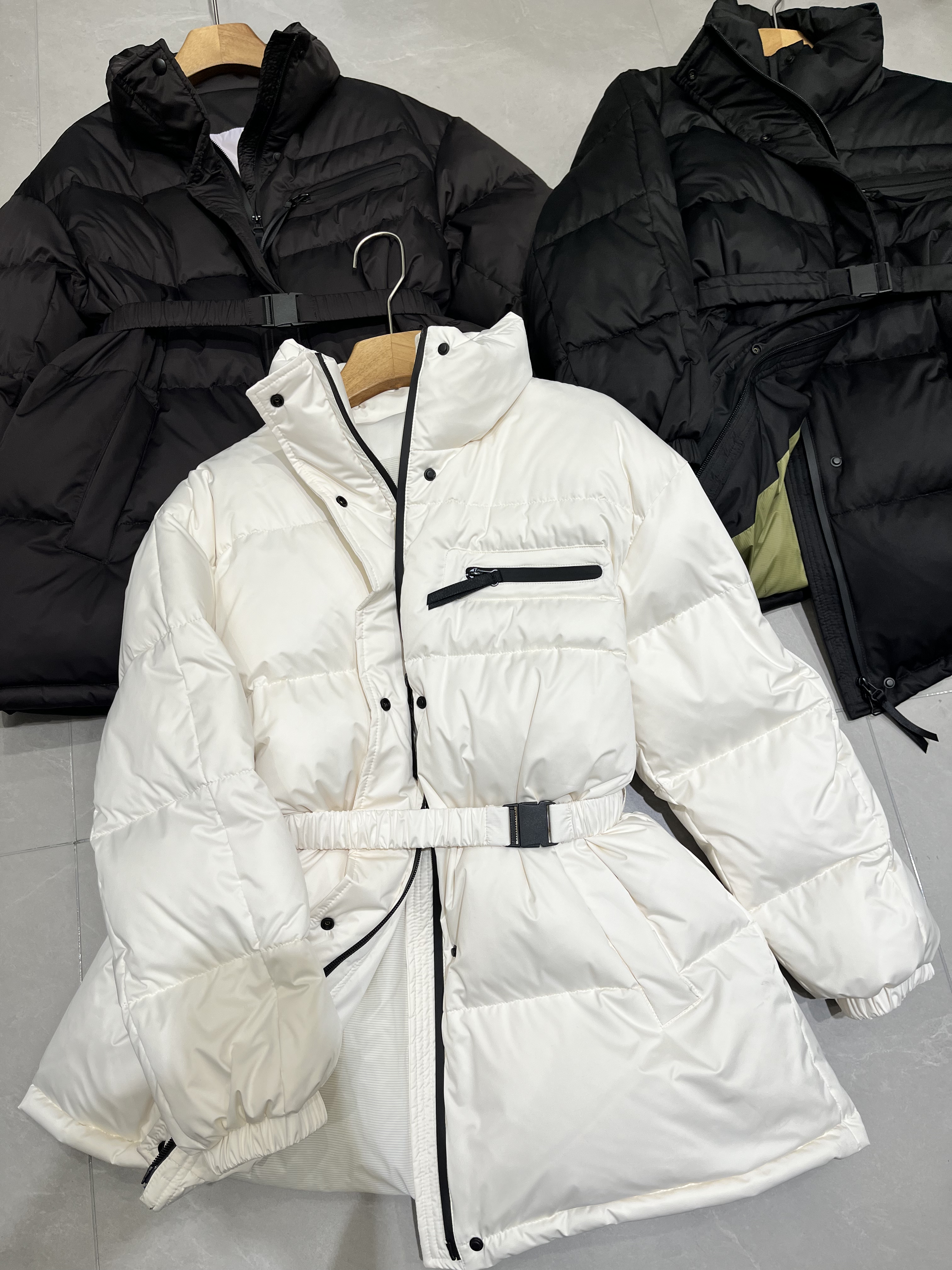 欧洲站2025新款冬立领缎面90白鹅绒羽绒服女中长款加厚保暖外套