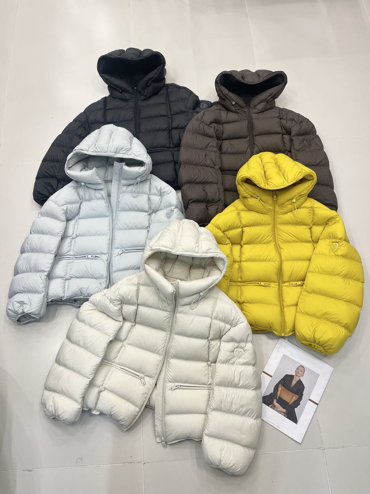 欧洲站2025新款冬90白鹅绒羽绒服女加厚保暖面包服外套袖标鹅绒服