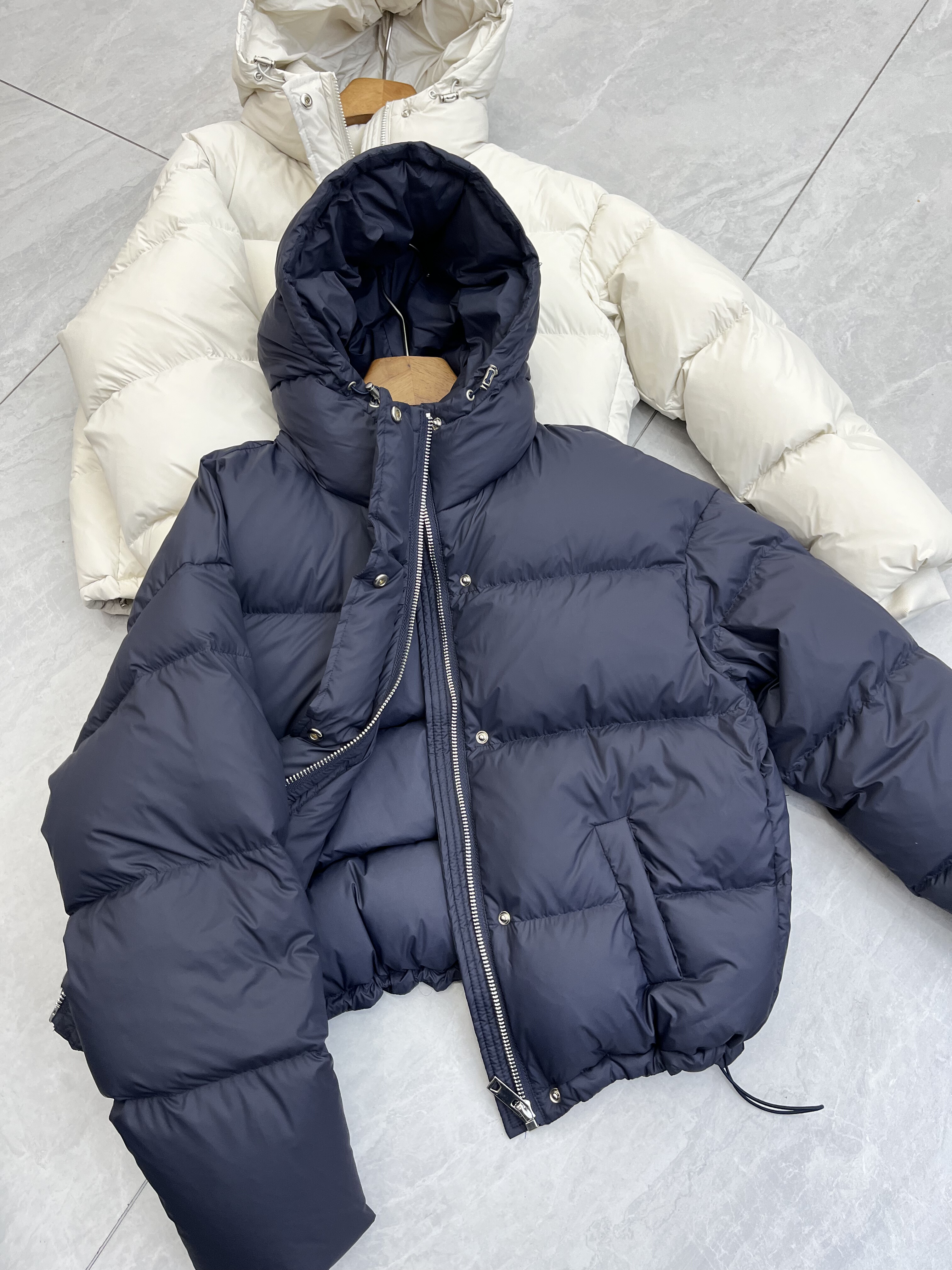 欧洲站2025新款连帽小个子90白鹅绒羽绒服面包服泡芙轻奢加厚外套