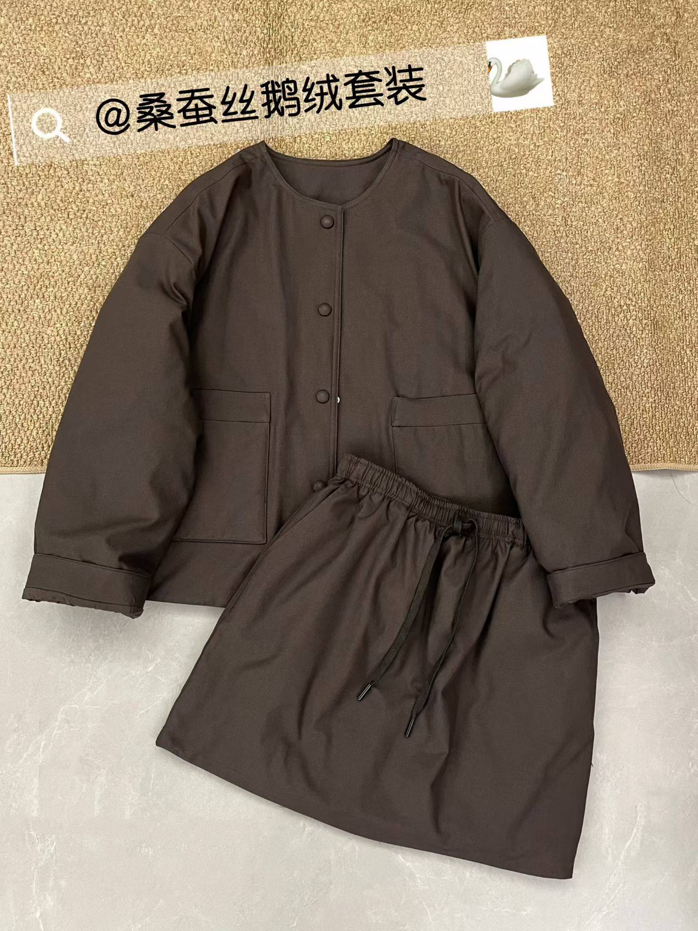 短款鹅绒羽绒服+短裙两件套