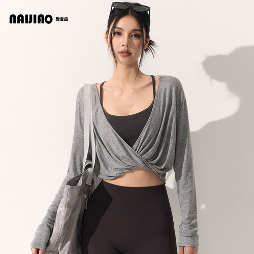 【辣妹搭配】耐吉奥天丝瑜伽罩衫