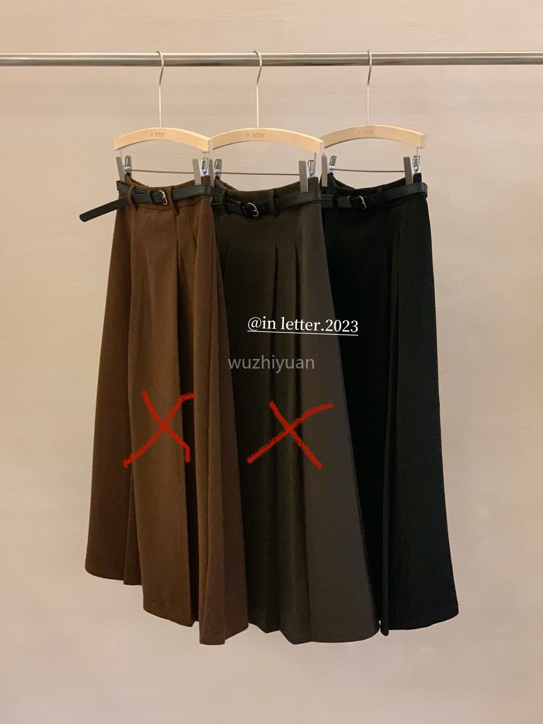 in 黑裙半裙黑色 有松紧带可穿到130斤 限黑色