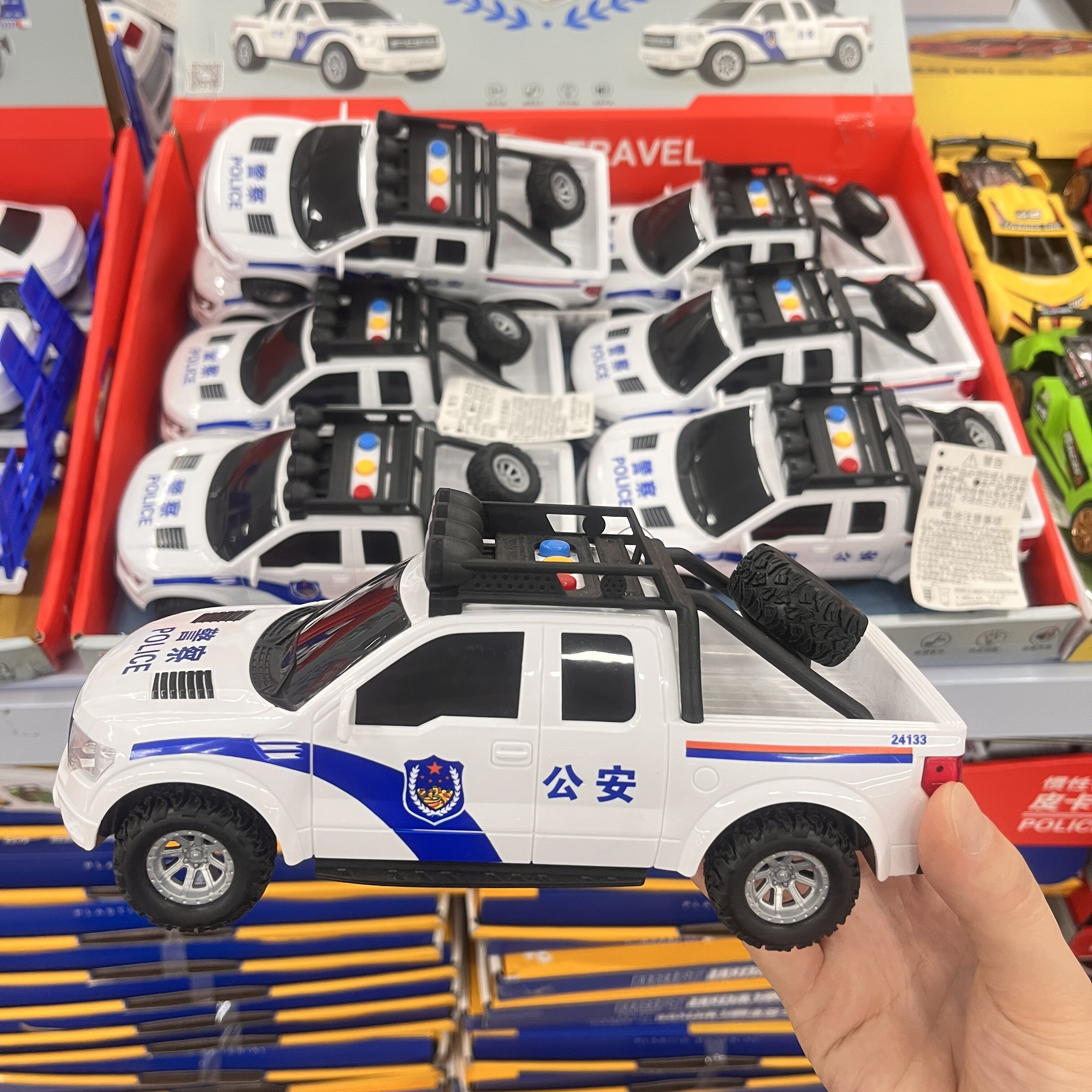 林达会讲故事的警车皮卡车