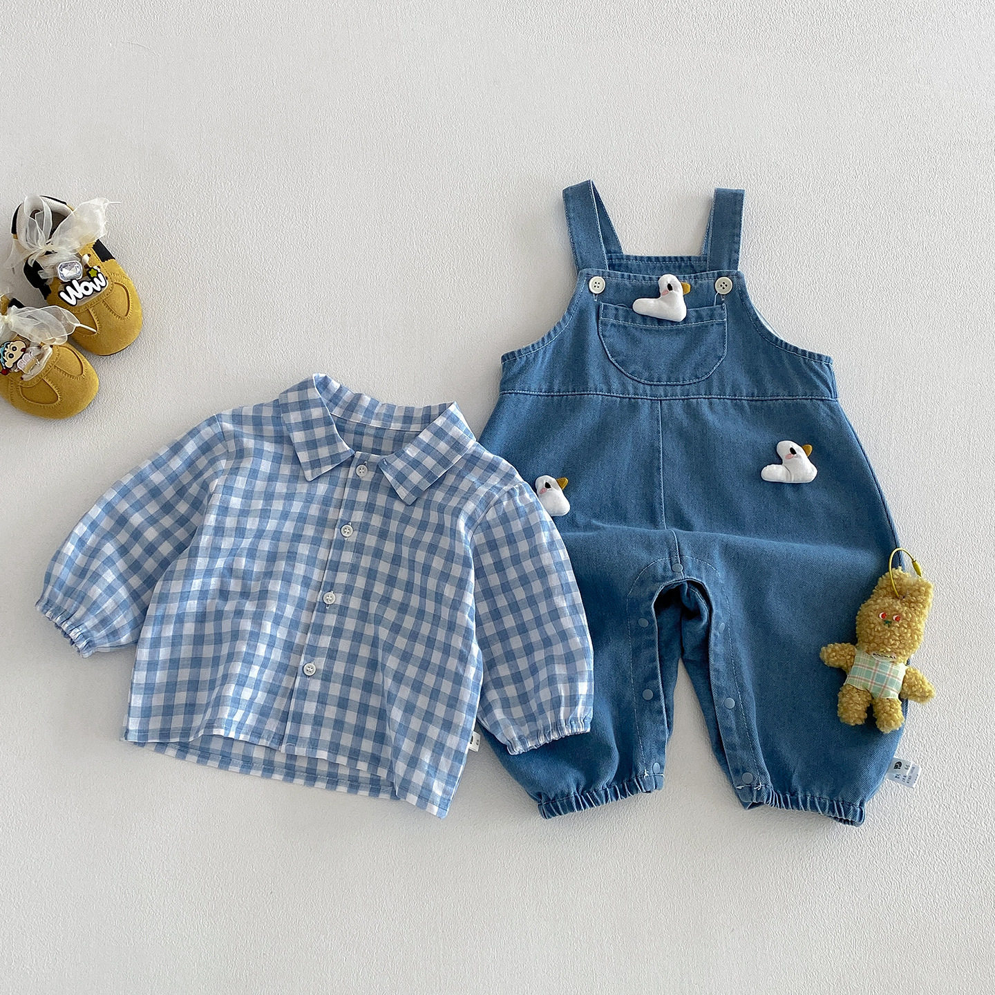 点兮春季新款婴幼儿卡通鸭子背带裤套装男宝连体衣格子衬衫两件套