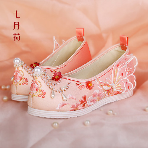 七月荷原创立体绣花粉蝴蝶汉服鞋