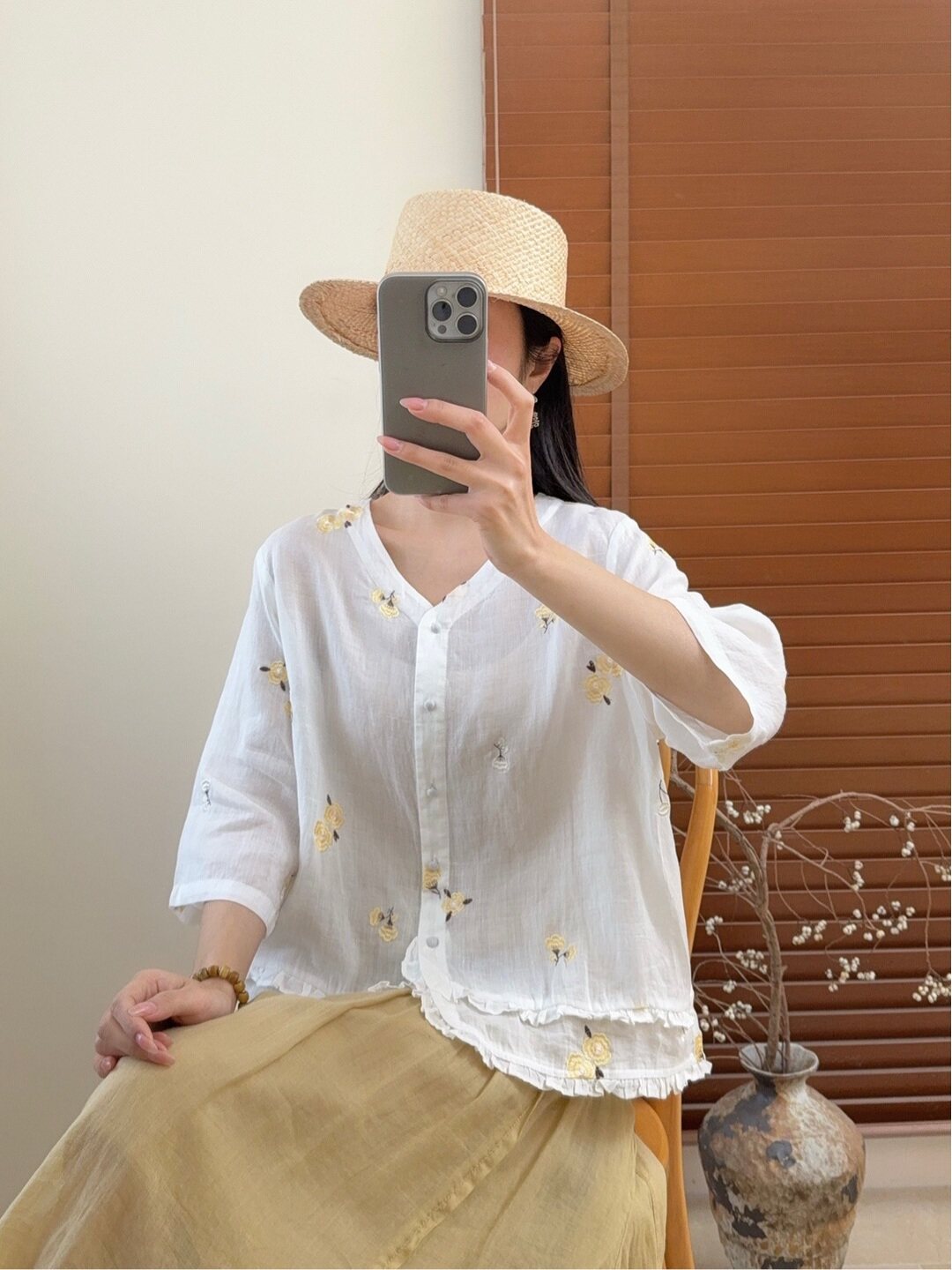 新款韩版宽松显瘦百搭V领女设计纯麻刺绣女上衣9119