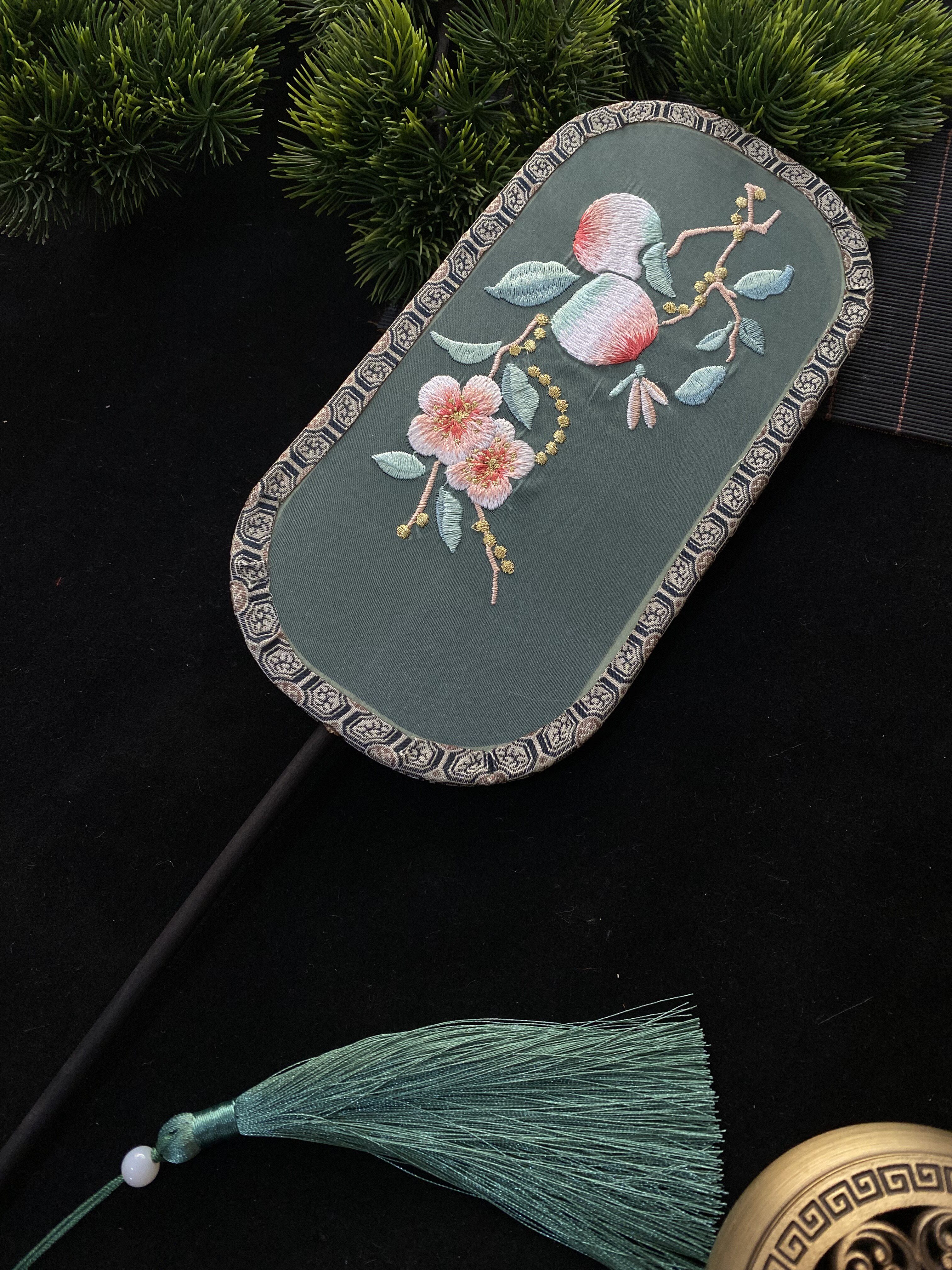 수 놓은 둥근 팬 고대 수 자수 특수 모양의 팬 여성용 한푸 중국식 치파오 고대 의상 어린이 및 성인 작은 댄스 팬