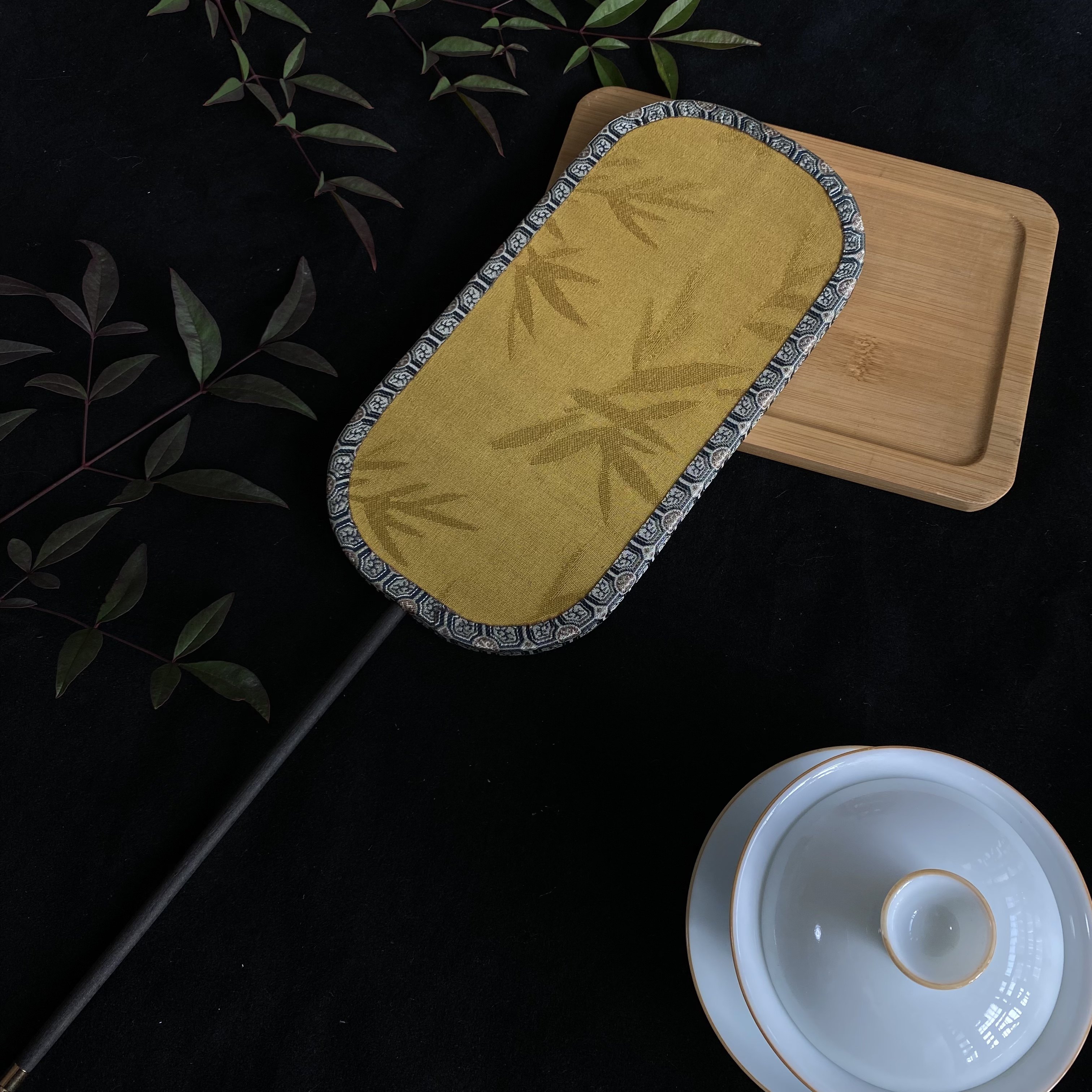 수 놓은 둥근 팬 고대 수 자수 특수 모양의 팬 여성용 한푸 중국식 치파오 고대 의상 어린이 및 성인 작은 댄스 팬