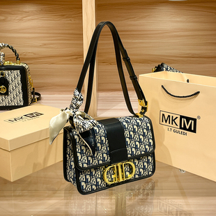 法国轻奢D家真皮女包潮高级感帆布蒙田包单肩斜挎休闲老花马鞍包