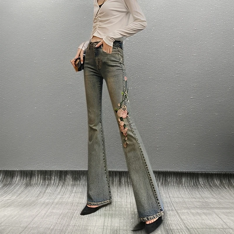 女士修身弹力刺绣花朵喇叭牛仔裤