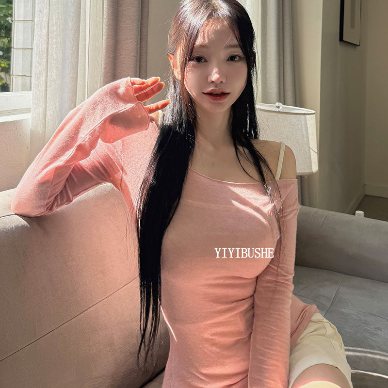 性感女人味微透露肩紧身长袖T恤
