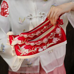 2025春季新款汉服鞋子女学生古风女搭配红色绣禾婚鞋内增高古风鞋