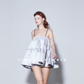 FINOCCI重磅闪耀银珠高密光泽缎面轻甜小公主木耳边蓬蓬吊带上衣