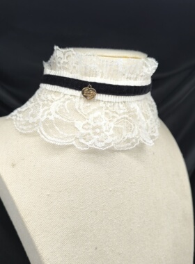 蕾丝搭配服饰脖子饰品