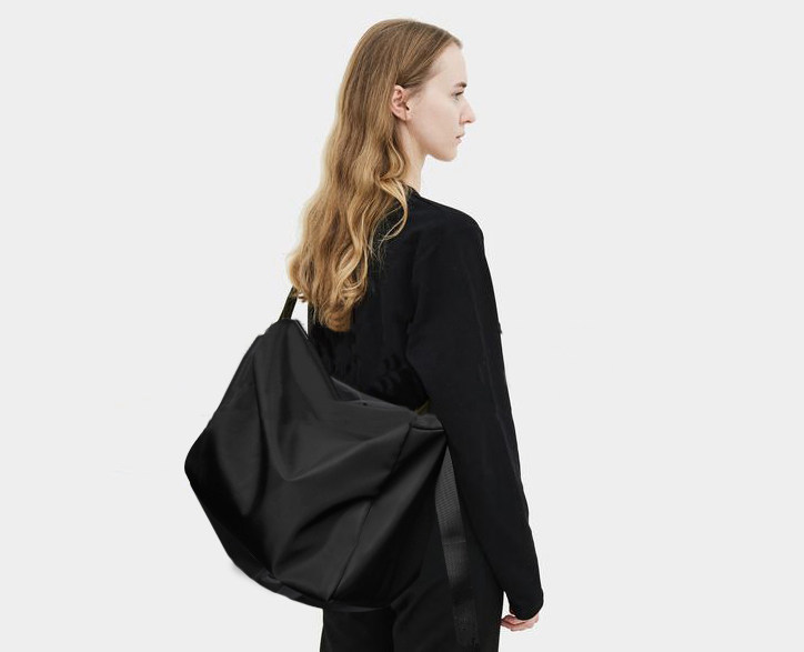 尼龙包男潮纯色防水单肩斜挎包大容量运动健身包男士休闲旅行包女