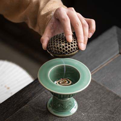 草木祠越窑青瓷浮雕香炉陶瓷高足香熏炉复古香檀熏香沉香盘香炉.1在类目 餐饮具, 茶具, 茶道/零配中 - 来自Buy2taobao.com提供专业的淘宝代购服务