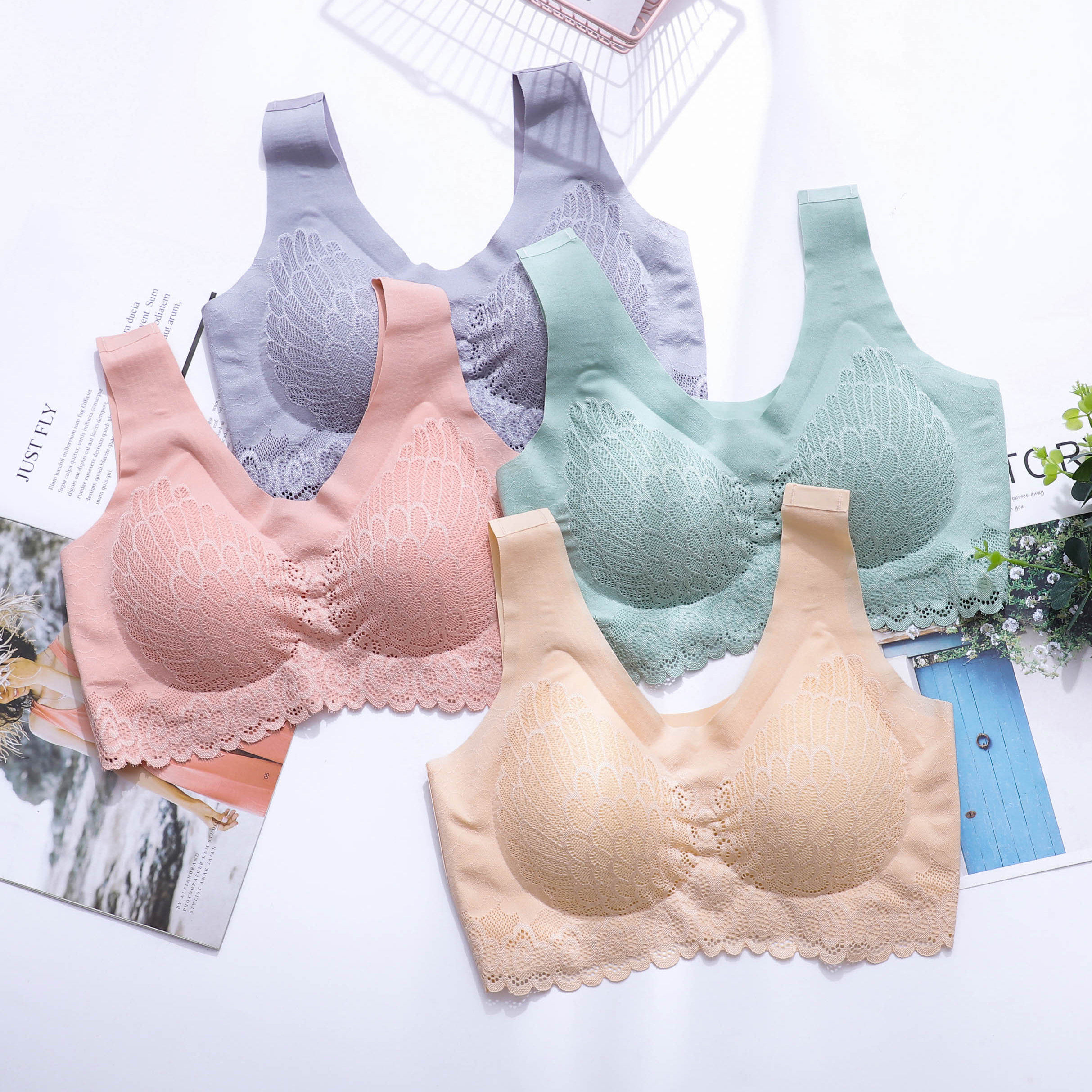 泰国乳胶内衣女无痕无钢圈蕾丝文胸罩小胸聚拢收副乳调整型夏薄款
