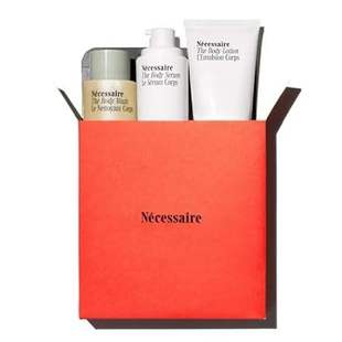 Essentials Holiday The Gift Set. Body Nécessaire