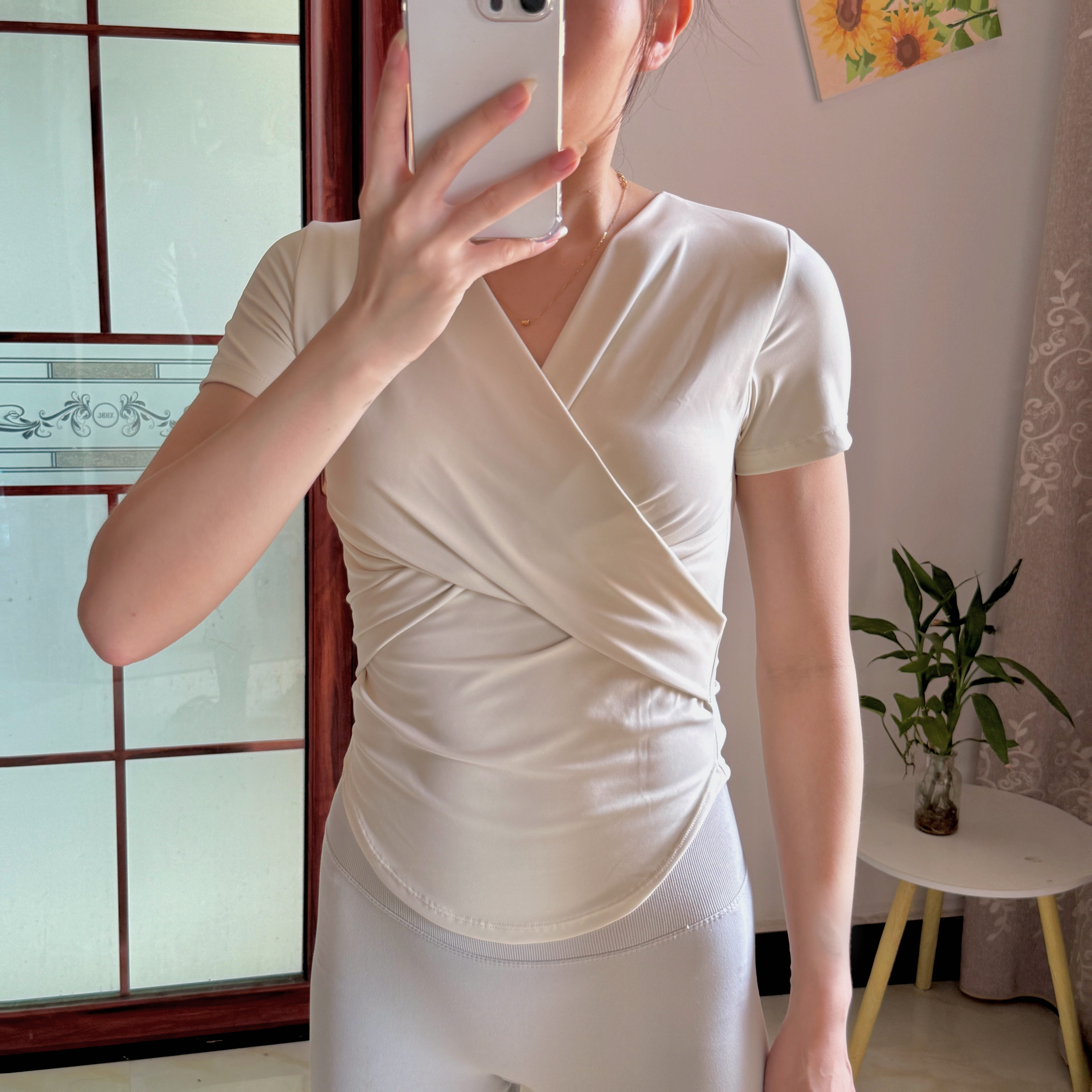 夏季新款V领瑜伽服女固定杯垫速干透气显瘦运动短袖跑步T恤普拉提,运动/瑜伽/健身/球迷用品,瑜伽t恤,淘宝优惠券,粉丝福利购,淘宝优惠卷