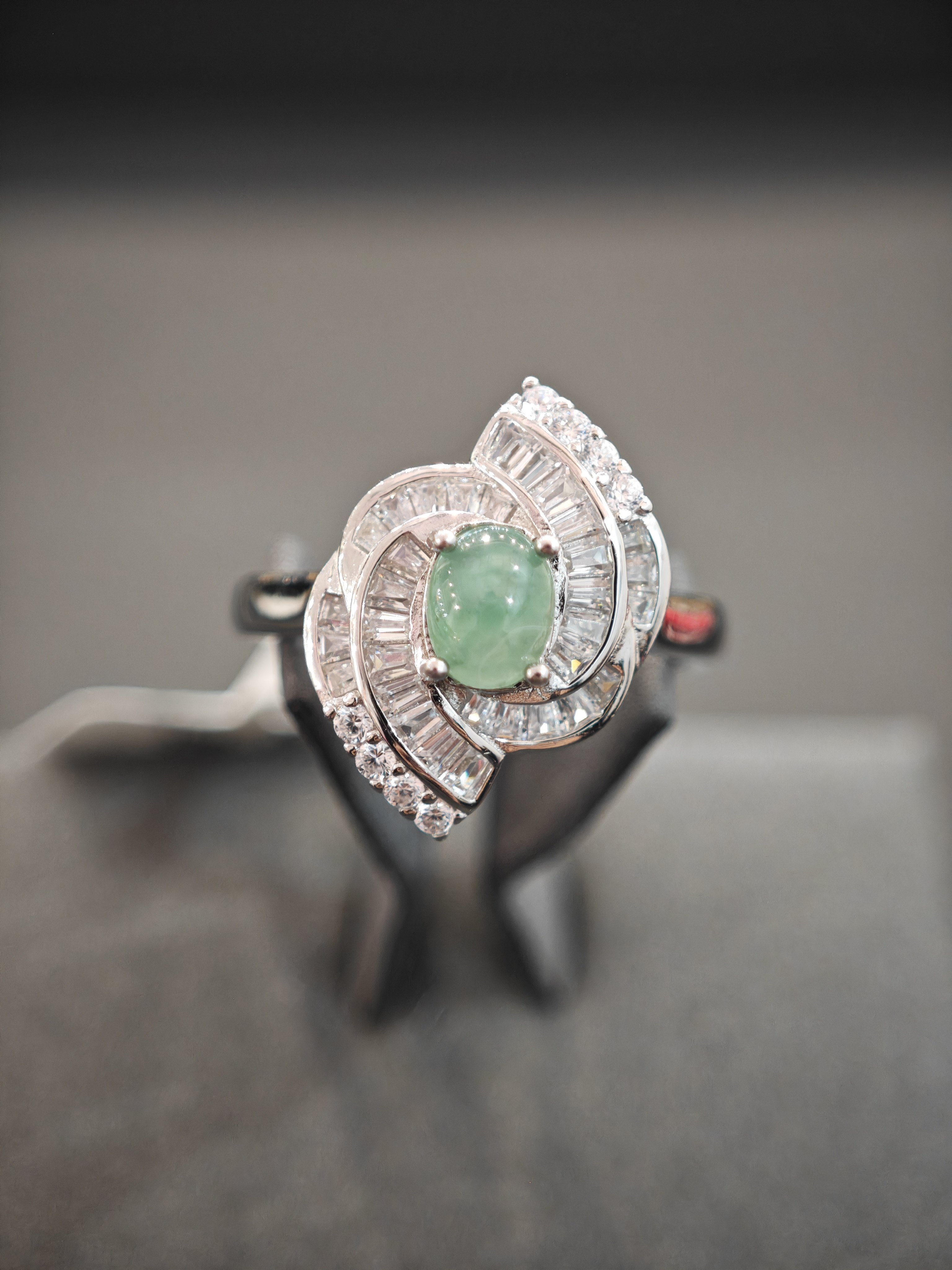 天然缅甸翡翠A货玉戒指保真镶嵌玉指环白冰蛋面尾戒生日礼物