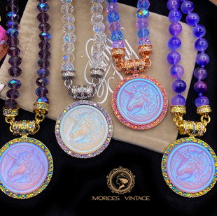 Kirks Folly独角兽摩恩脸月亮面睡天使浮雕项链