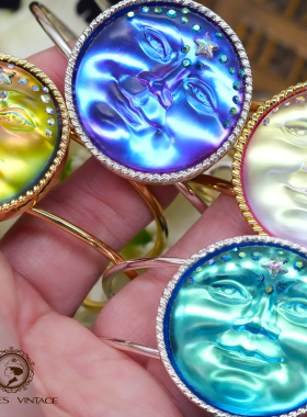 Kirks Folly水波纹月亮面半月海景月亮糖果彩色手镯