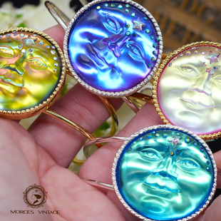 Kirks Folly水波纹月亮面半月海景月亮糖果彩色手镯