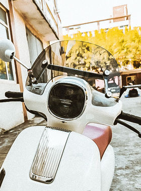 适用本田NWF125新款专用改装风挡F125前挡风复古一体支架配件横杠