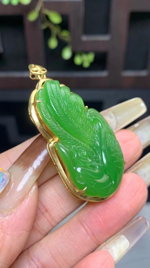 纯天然俄料和田玉碧玉苹果绿凤凰挂件18k金镶嵌吊坠女款