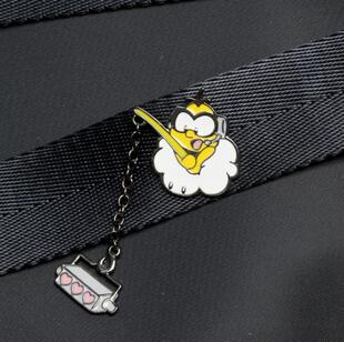 云朵上的蜜蜂文艺日系可爱链条胸针小清新包牛仔毛衣帽合金配饰女