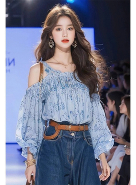 今年流行的漂亮小衫气质显瘦蓝色碎花露肩衬衫2024夏季韩系穿搭