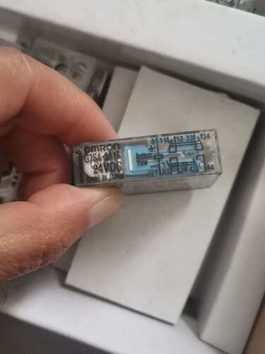 欧姆龙安全继电器G7S-3A1B继电器底座P7SA-10F-
