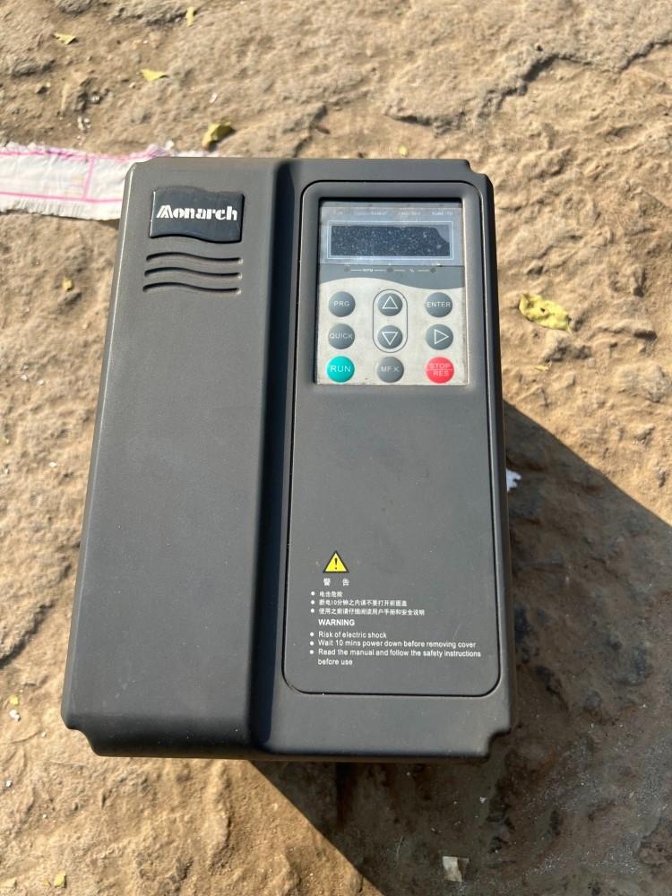 默纳克me320ln变频器3.7kw电梯变频器拆机图