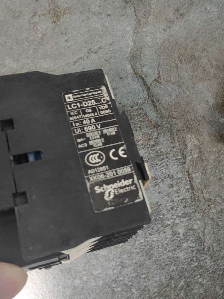 进口施耐德交流接触器.型号LC1D32-10  50-议价