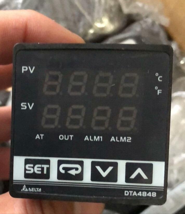 台达仪表DTA4848R1温控器成色如图拆机成色一般