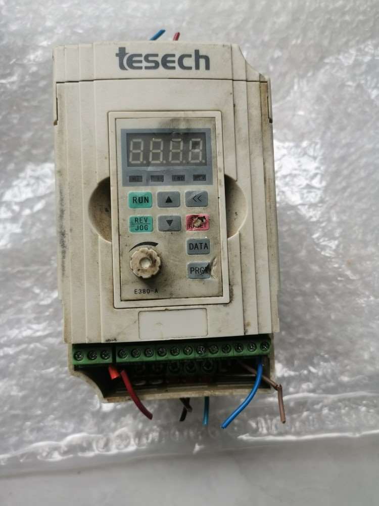 台创tesech变频器0.4KW220V成色如图-议价