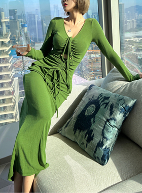XULU原创进口翡翠绿拜耳羊绒抽绳时尚气质修身褶皱长袖V领连衣裙