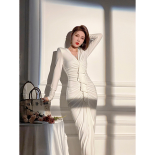 XULU原创轻奢简约纯色褶皱弹力荷叶边收腰显瘦长袖V领连衣裙