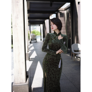XULU原创橄榄绿立体雕花丝绒斜襟立领开叉旗袍气质修身 优雅连衣裙