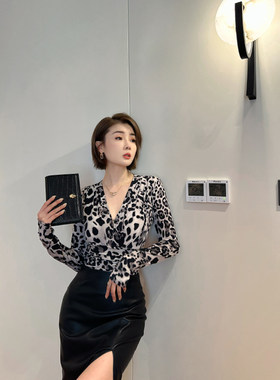 XULU原创水晶麻纱豹纹性感紧身T恤修身显瘦收腰设计感独特小上衣