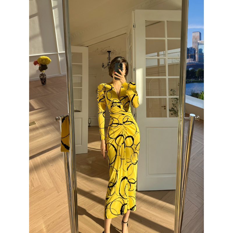 XULU原创春夏新款氨纶网圆圈植绒时尚感长袖褶皱显瘦V领连衣裙