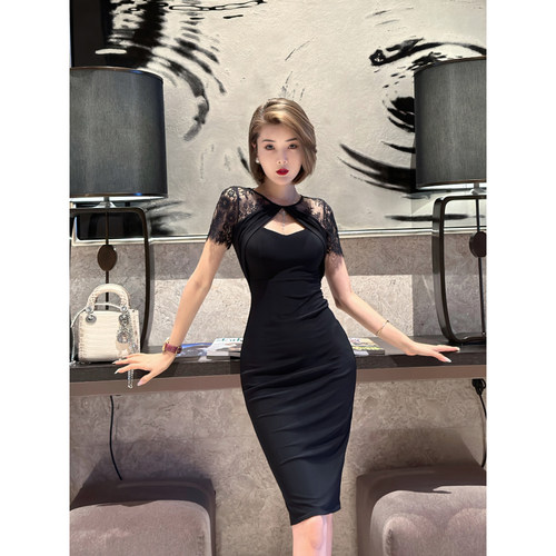 轻奢气质修身神秘感赫本风连衣裙