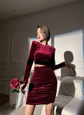 XULU原创高定红色丝绒轻奢气质优雅显身材褶皱长袖圆领包臀连衣裙