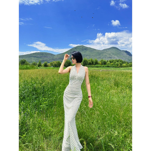 XULU原创夏季氨纶网波点印花包臀鱼尾裙法式赫本风挂脖显瘦连衣裙