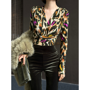 上衣 褶皱V领打底衫 XULU原创气质针织印花长袖 连体衣复古优雅修身