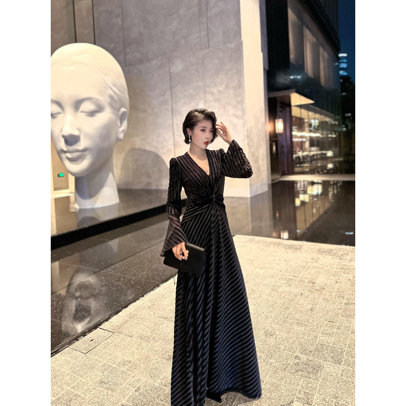 XULU原创秋冬丝绒条纹烫金高腰扭结长裙优雅名媛V领长袖连衣裙