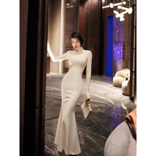 XULU原创特丽绒舒适百搭休闲包臀裙优雅气质显瘦高领长袖 连衣裙