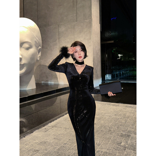 XULU原创进口丝绒烫珠片包臀裙黑色修身 口羽毛V领连衣裙 性感长袖