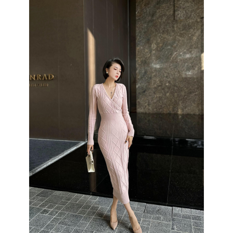 XULU原创新款针织温柔粉立体绞花温婉优雅修身高腰V领长款连衣裙
