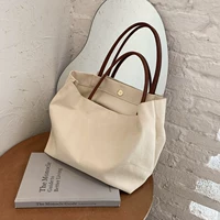 Белый желтоватый